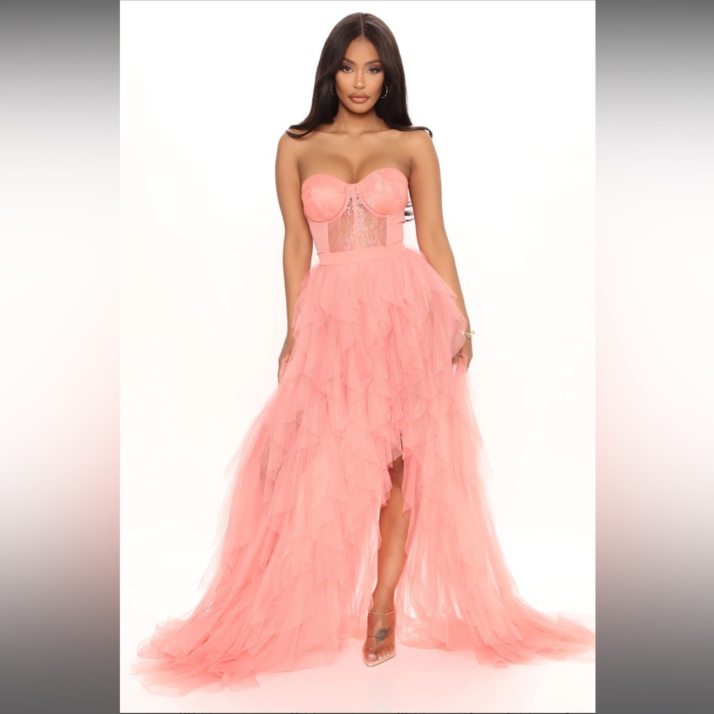 FASHION NOVA - MAKING A SCENE MAXI DRESS CORAL SIZE M NWT SOLD OUT